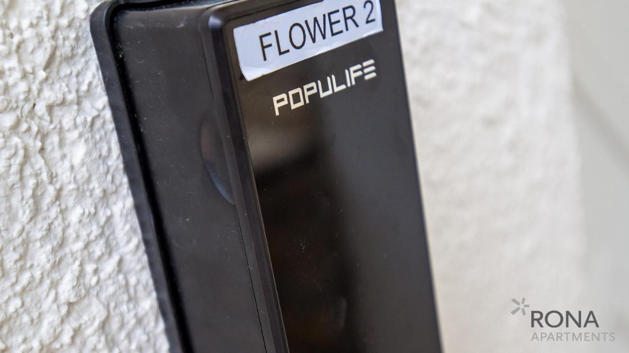 Rona Apartment Flower 1 And Flower 2 Novaglia Esterno foto