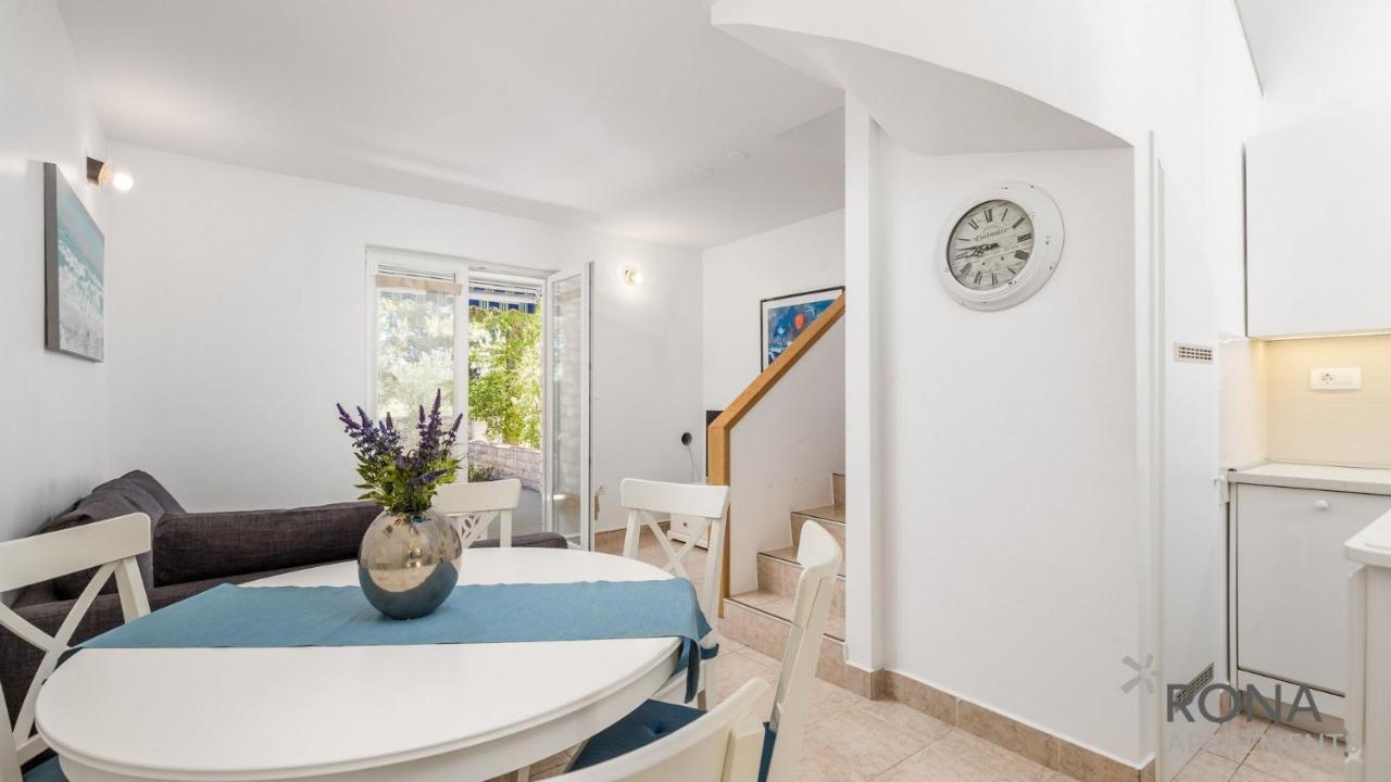 Rona Apartment Flower 1 And Flower 2 Novaglia Esterno foto